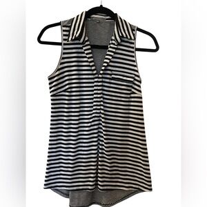 Retro-ology Women’s Black and White Striped Sleeveless Shirt Size Small